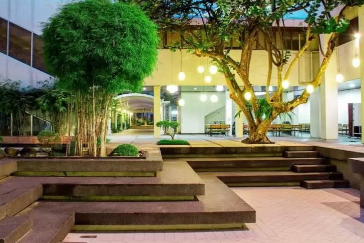 Aim Conference Center Otel Makati City Dış mekan fotoğraf