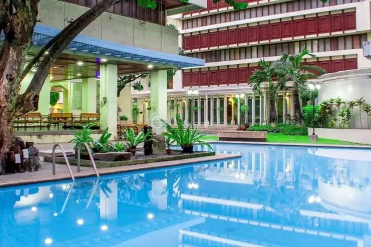 Aim Conference Center Otel Makati City Dış mekan fotoğraf